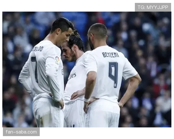 本泽马回撤接应主导进攻，关键战持续撕开对手防线